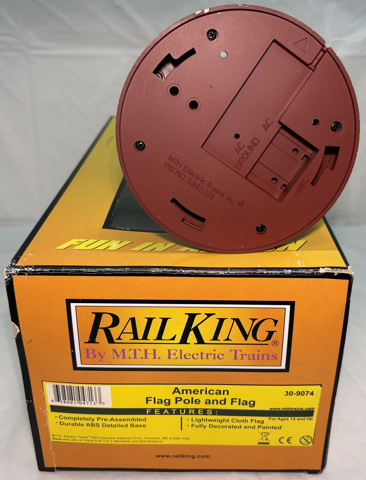 MTH 30-9074 O Scale RailKing American Flagpole/Flag