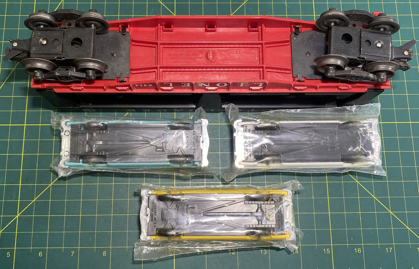 Lionel Post War 6414 Car Carrier (reproduction cars)