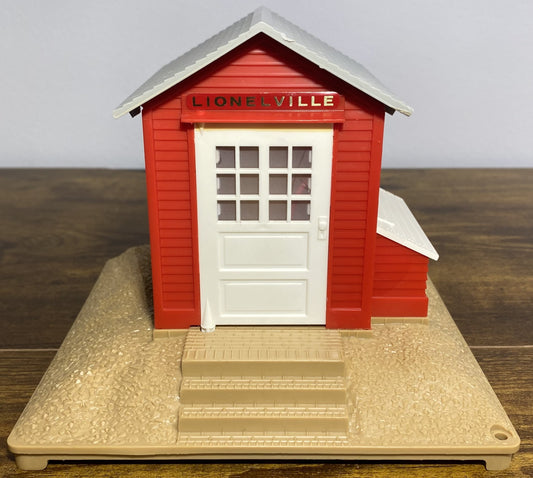 LIONEL #145-22 SWITCH STATION LIONELVILLE CONDUCTOR ASSEMBLED