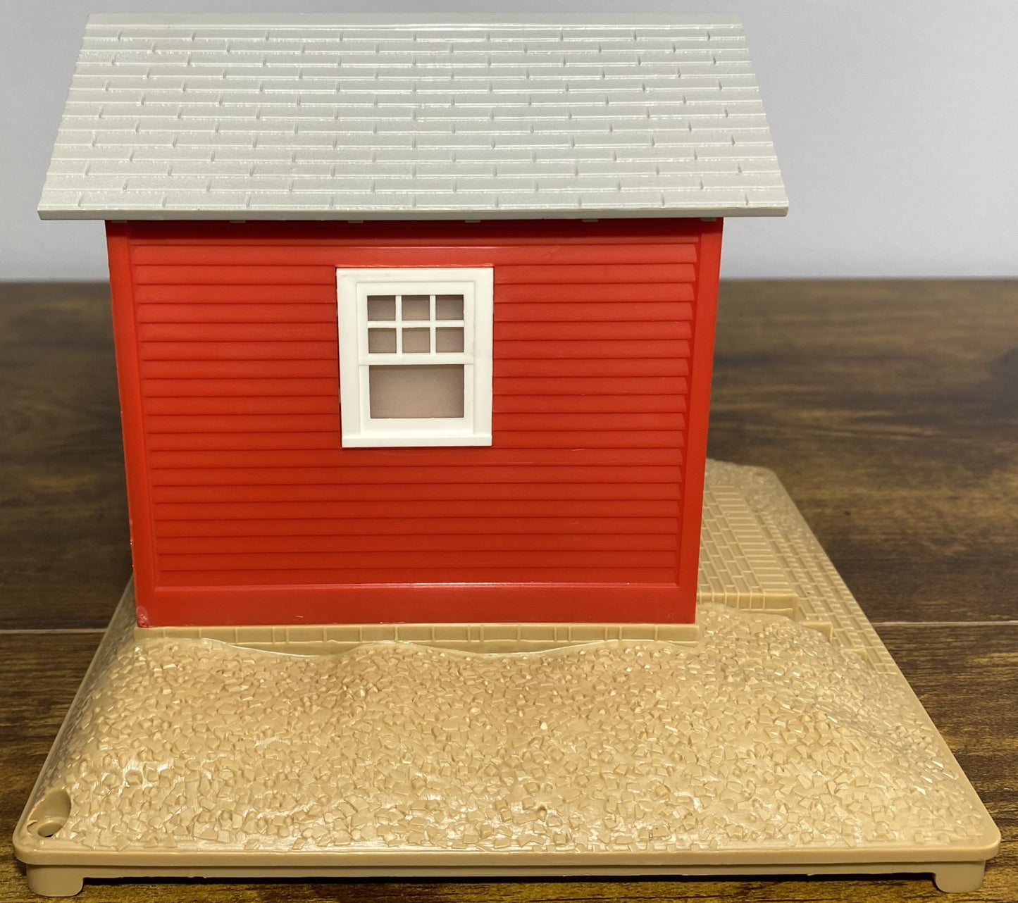 LIONEL #145-22 SWITCH STATION LIONELVILLE CONDUCTOR ASSEMBLED