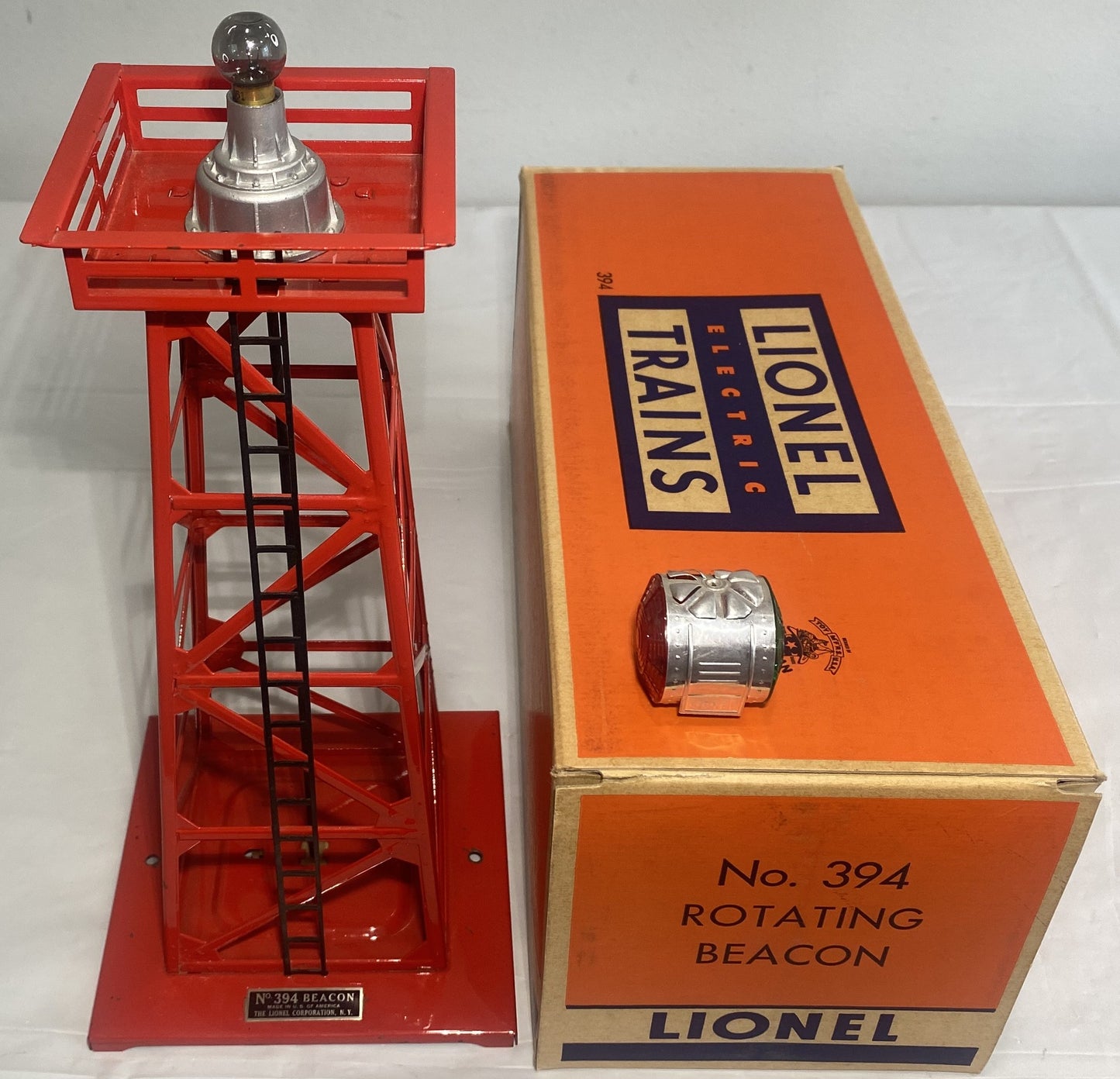 Lionel Post War 394 Red Rotating Beacon
