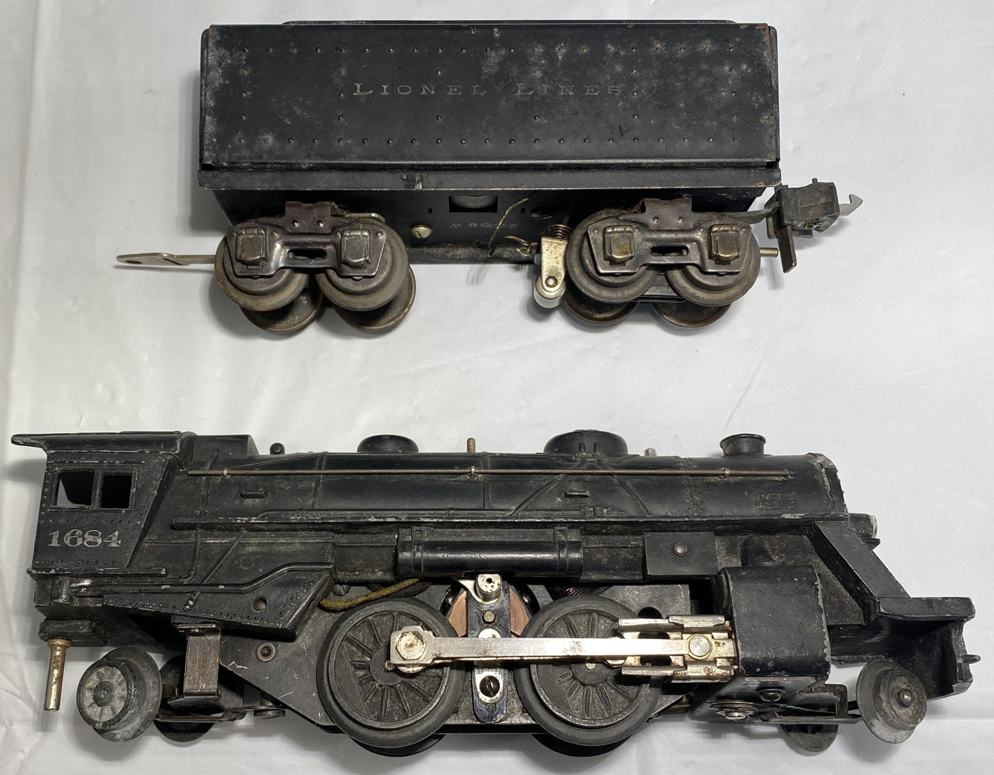 Lionel Pre War #1684  Steam Locomotive and Tender 2689W