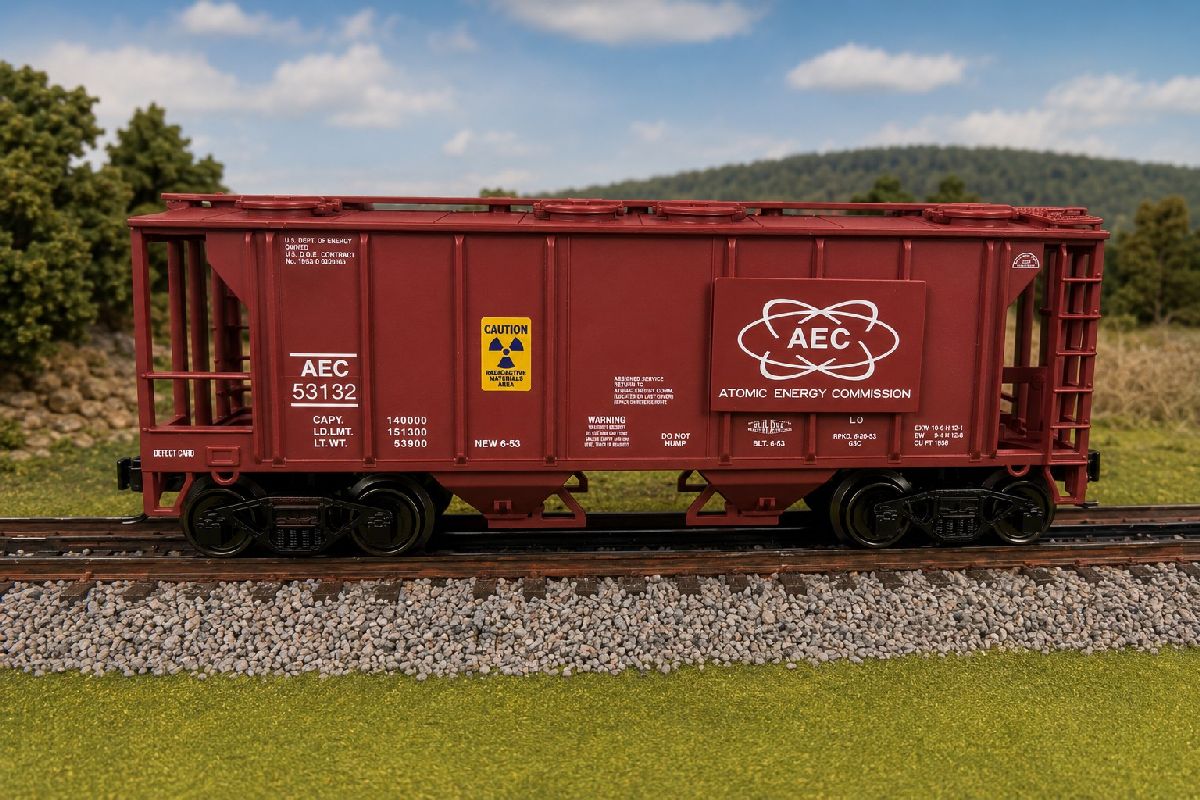 Ready Made Trains 86309 O Gauge Atomic Energy 2 Bay Covered Hopper