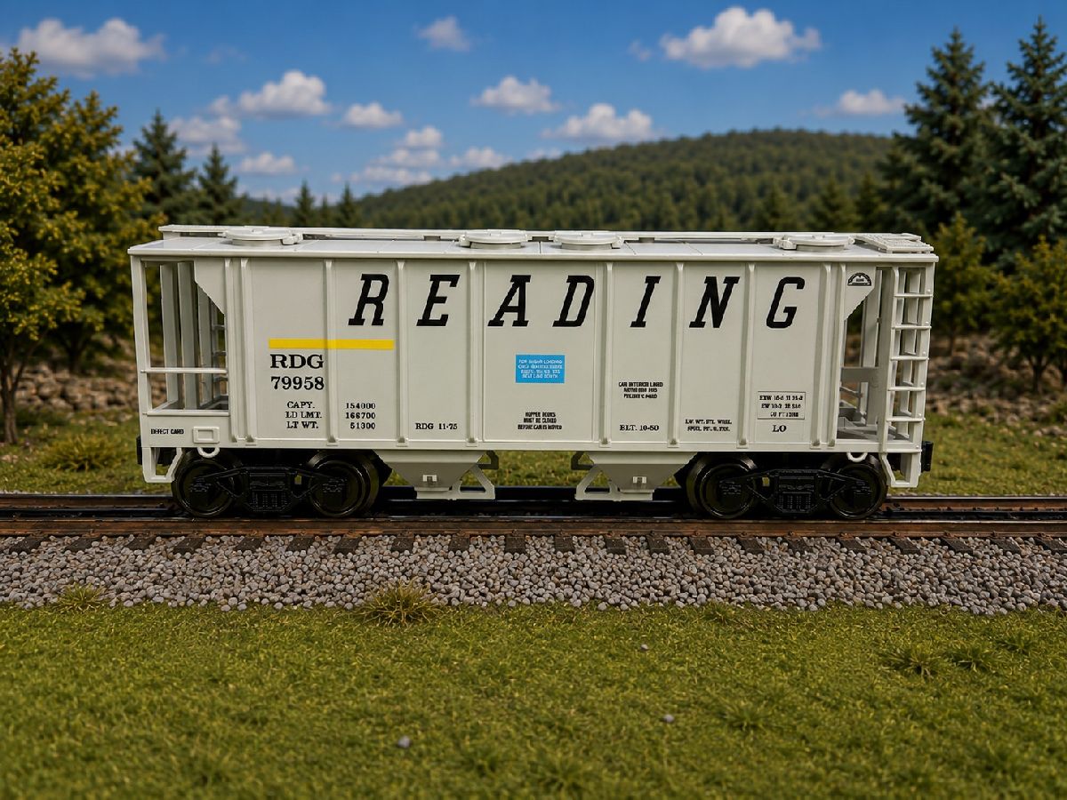 Ready Made Trains 86320 O Gauge RDG-Gray 2 Bay Covered Hopper