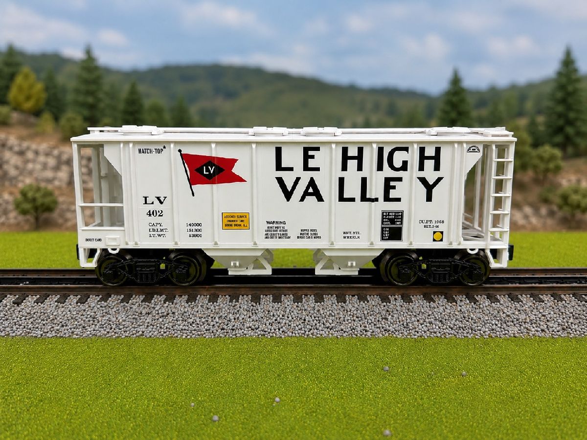 Ready Made Trains 86338 O Gauge LV 2 Bay Covered Hopper