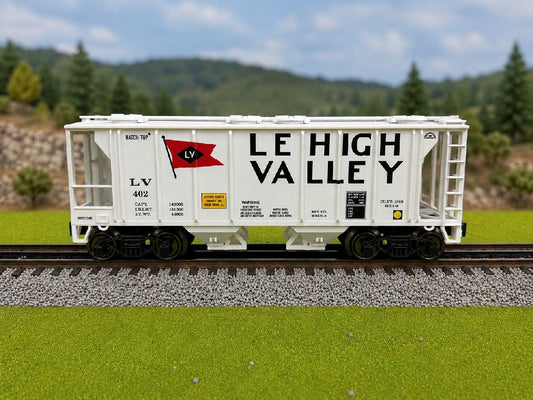Ready Made Trains 86338 O Gauge LV 2 Bay Covered Hopper