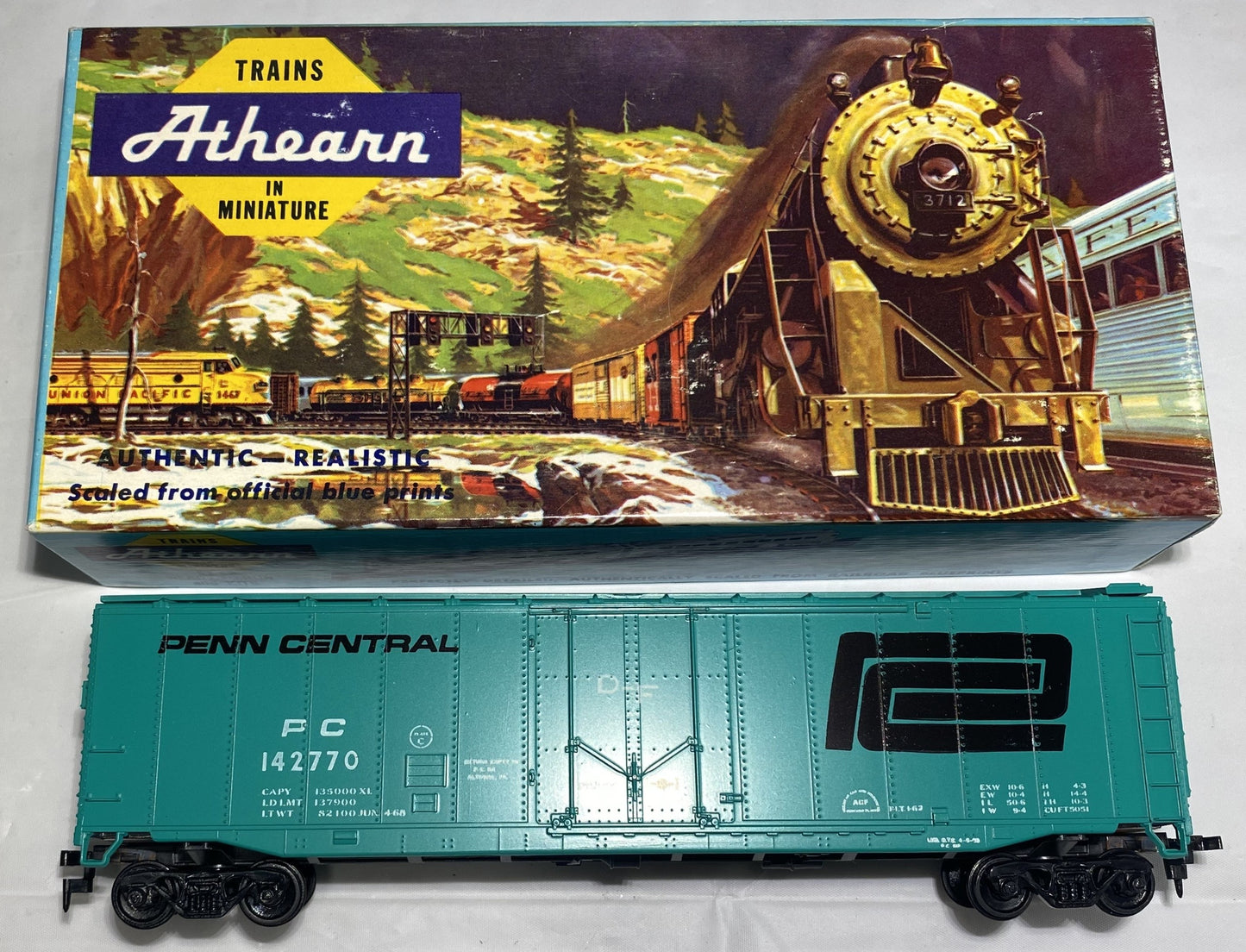 Athearn 1327 Penn Central 50’ Box Car