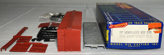Roundhouse 3808 36’ Annie Oakley Ventilated Box Car