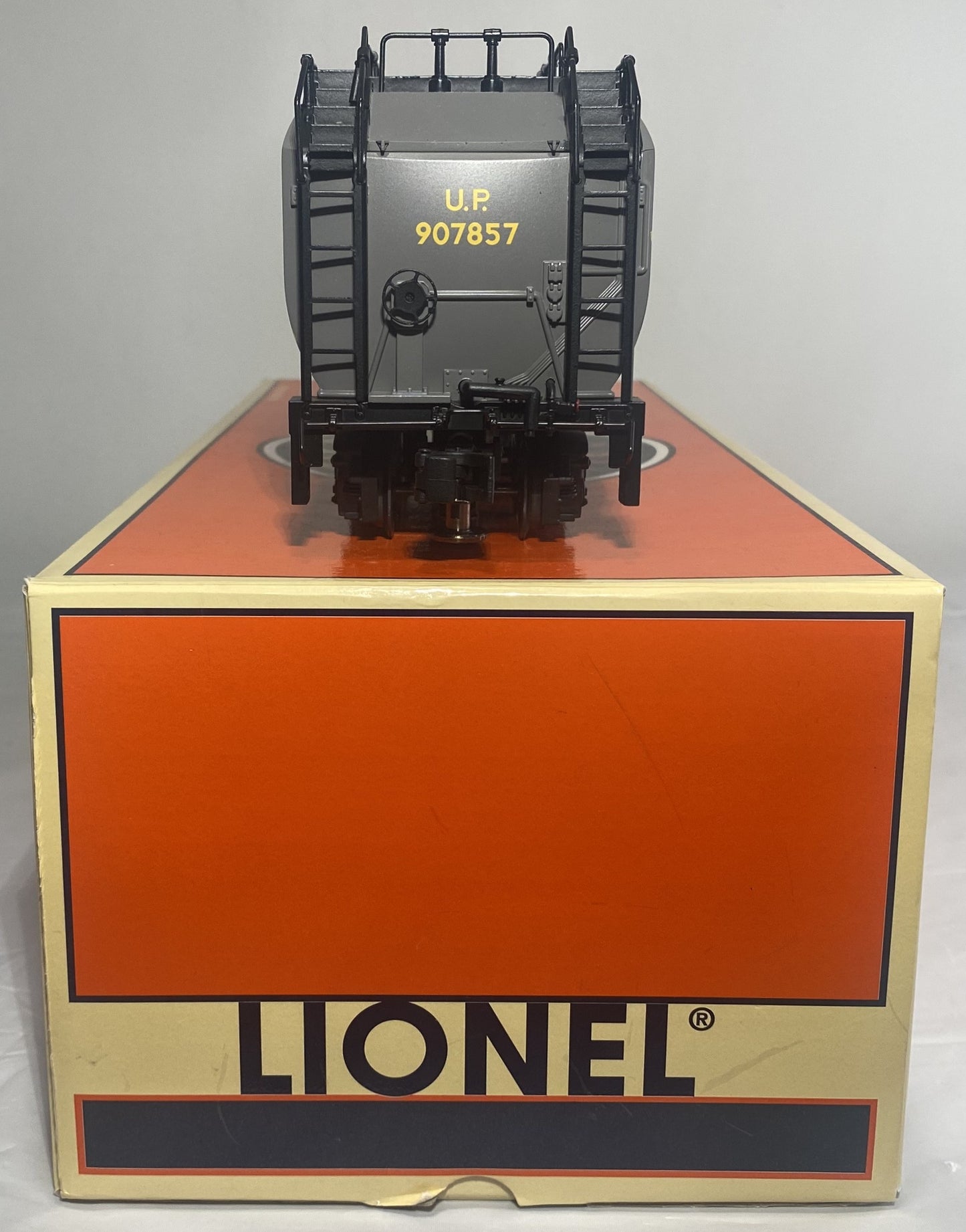 Lionel Modern 6-38008 UP Challenger Auxiliary Tender, Grey