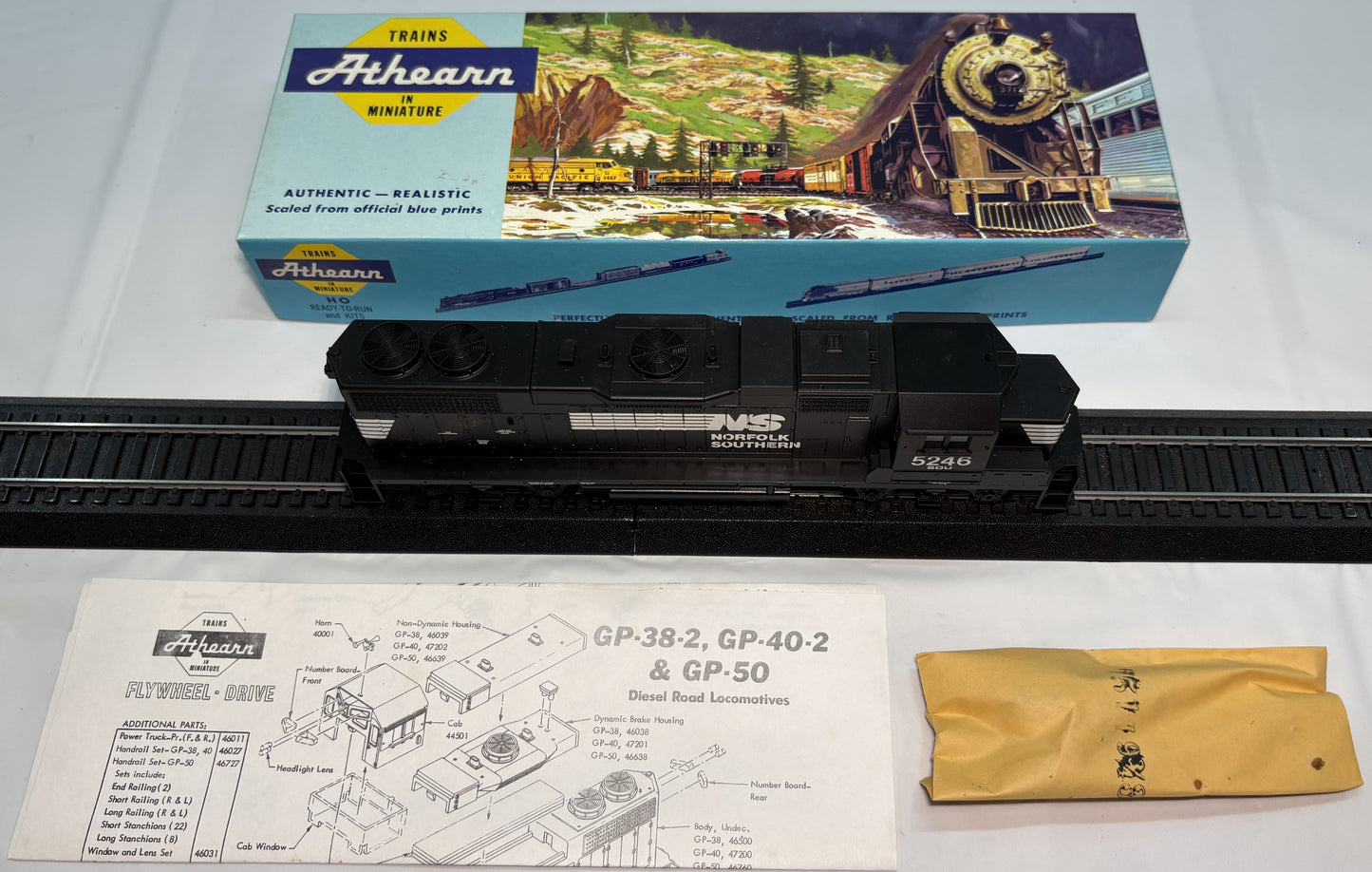 Athearn 4607 HO Norfolk Southern Powered GP38-2 Diesel Locomotive #5246