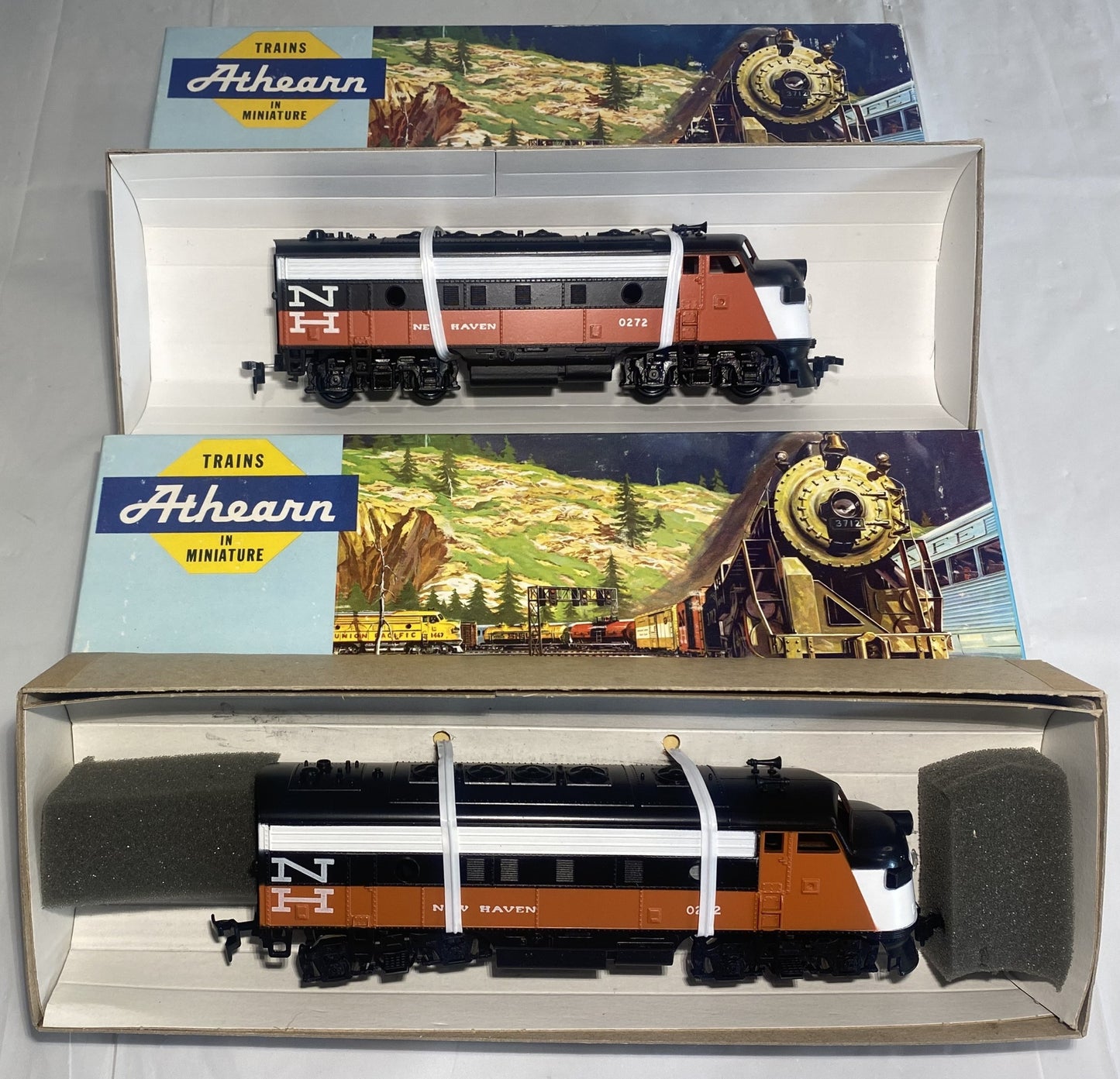 Athearn 3121 NH F7A Powered & 3021 NH F7A Dummy Diesel Locomotive