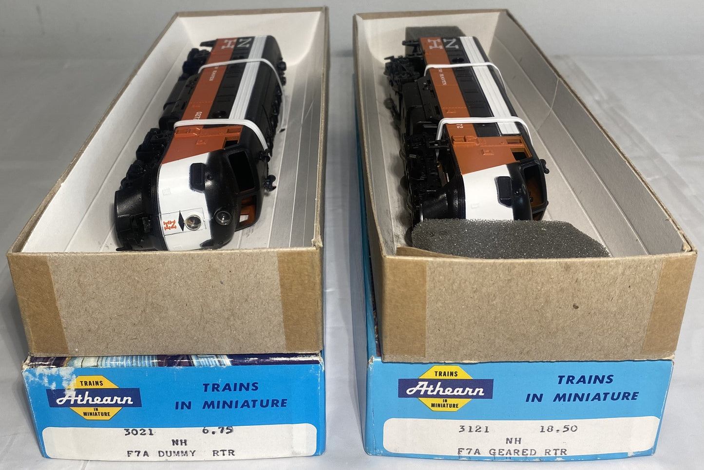 Athearn 3121 NH F7A Powered & 3021 NH F7A Dummy Diesel Locomotive