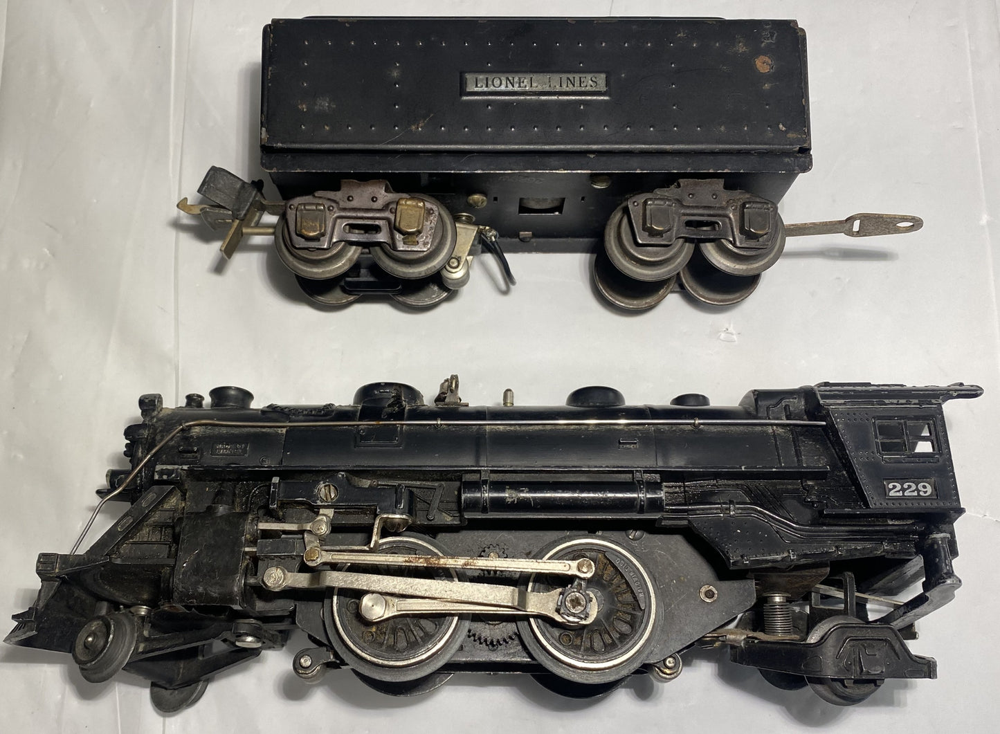 Lionel Pre War #229 Steam Locomotive  and Tender 2689W