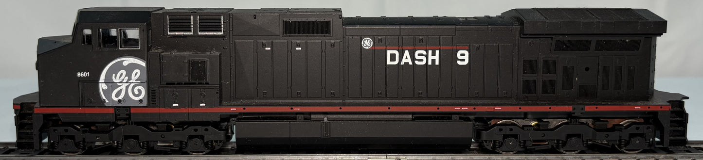 Athearn 4901 HO General Electric C44- 9W Power Locomotive #8601