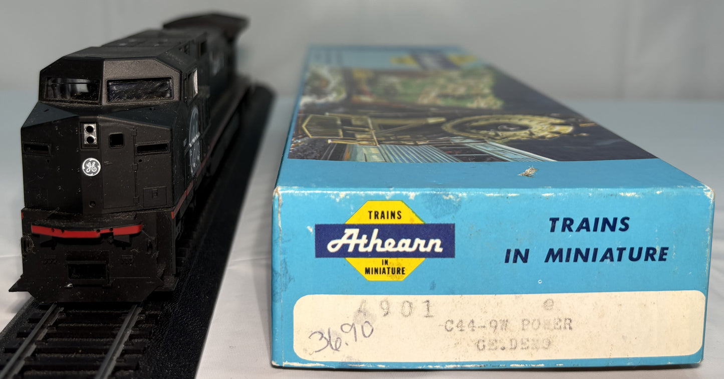 Athearn 4901 HO General Electric C44- 9W Power Locomotive #8601