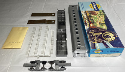 Athearn 1817 NYC Stream Line Coach Kit