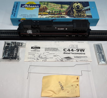 Athearn 4901 HO General Electric C44- 9W Power Locomotive #8601