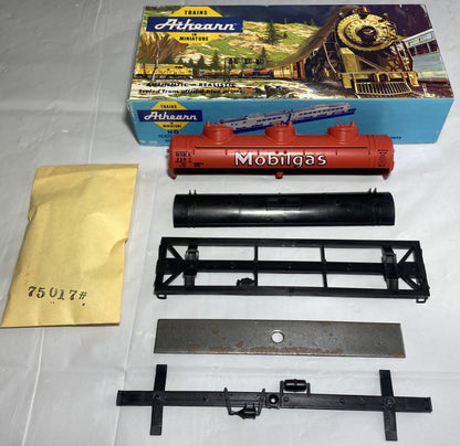 Athearn 1503 Mobile Gas 3 Dome Tank Car Kit