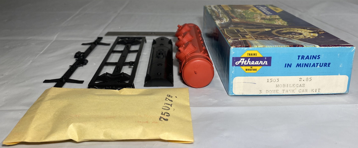 Athearn 1503 Mobile Gas 3 Dome Tank Car Kit