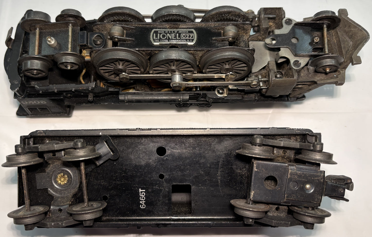 Lionel Post War 2026 Steam Locomotive with 6466T Tender