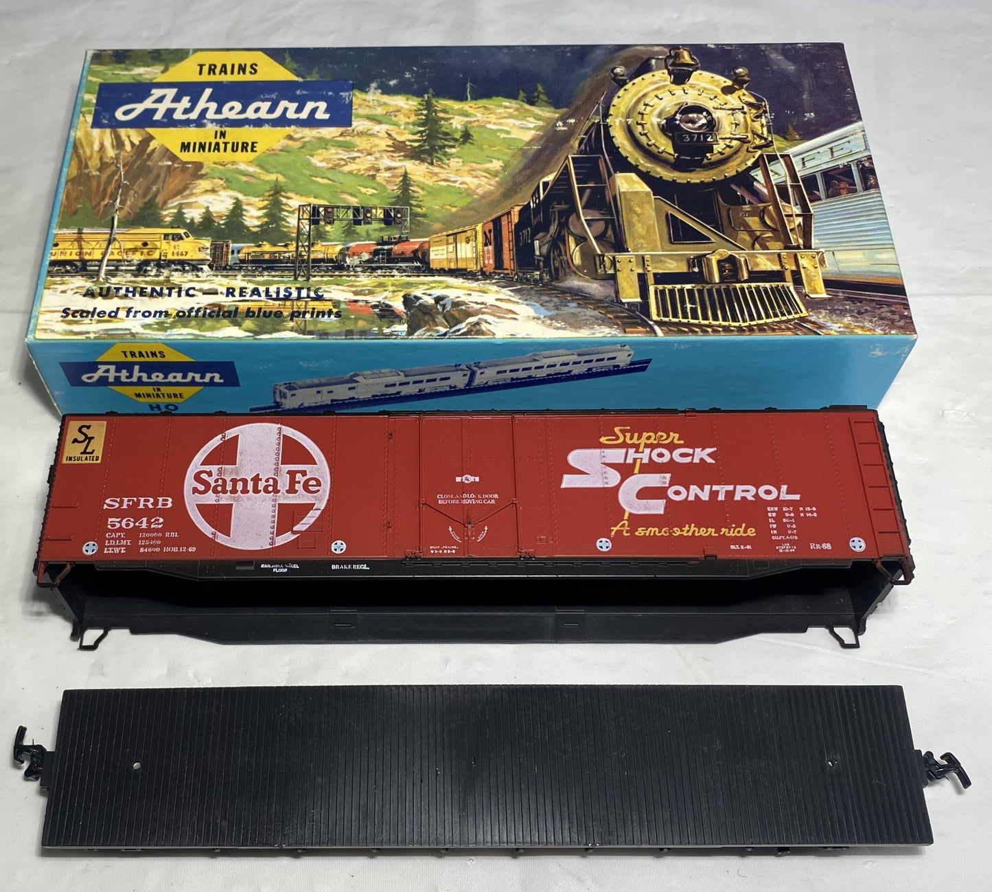 Athearn 1637 Santa Fe 50’ Outside Braced Reefer