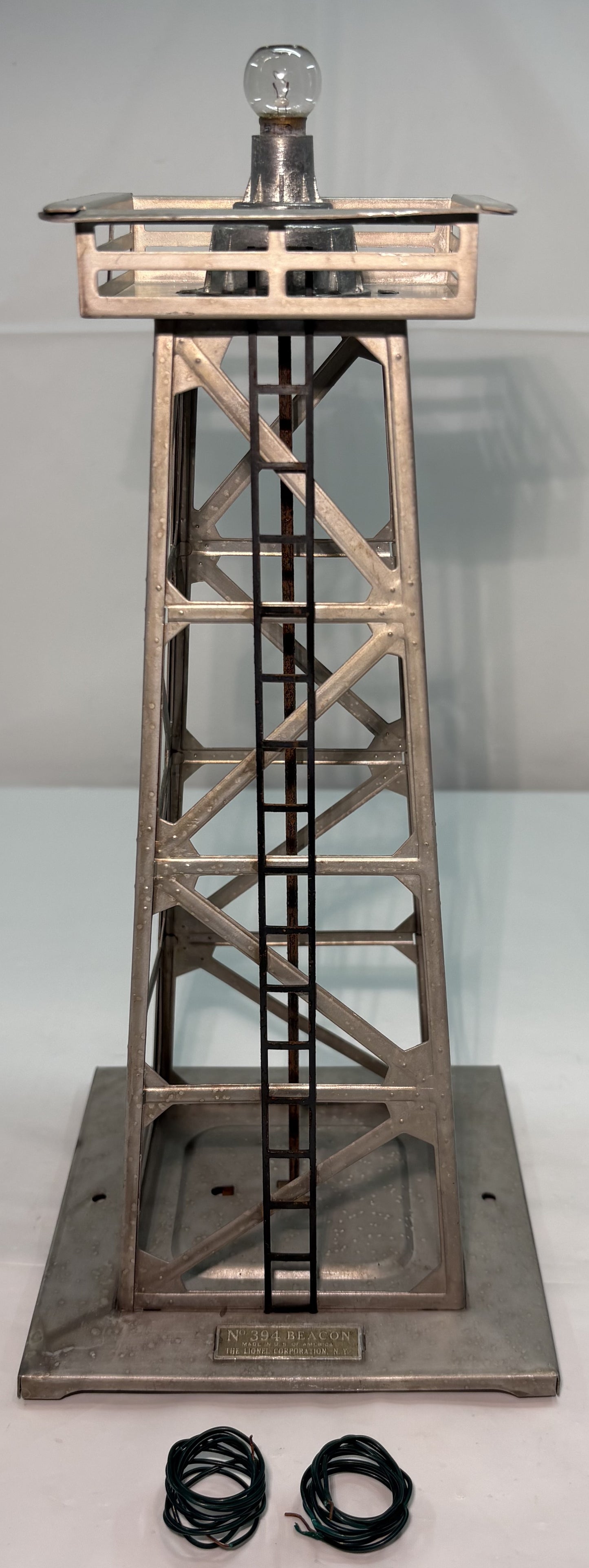 Lionel Post War 394 Aluminum Tower VG