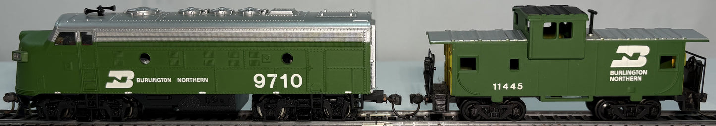 Bachmann 61600 HO Burlington Northern EMD F9 Diesel Loco & Caboose Set