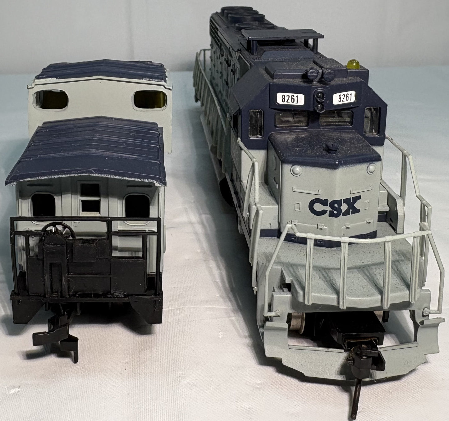 Bachmann 8261 HO CSX Locomotive and Caboose Combo Set