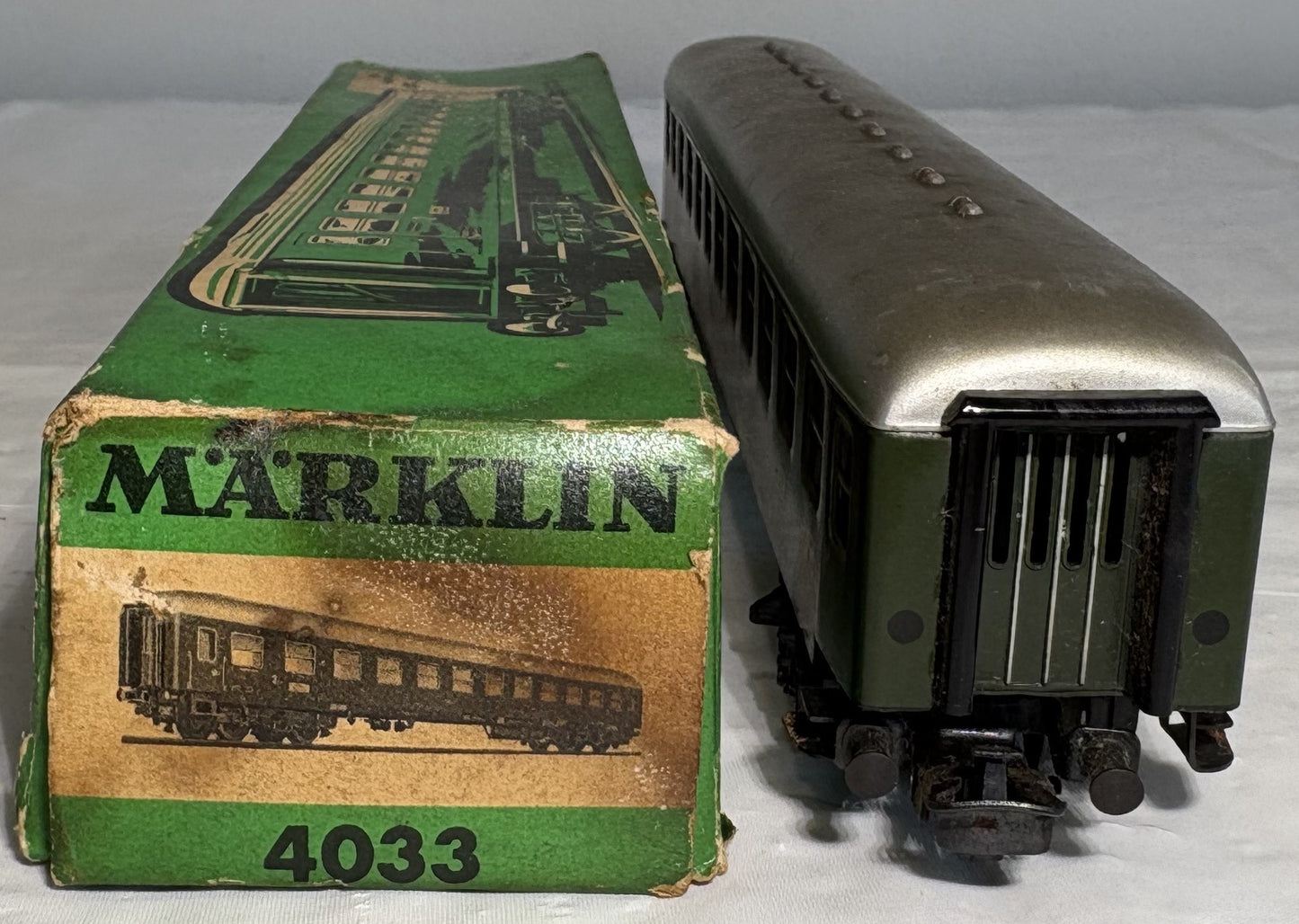 Marklin 4033 Öbb Express Train Car 2nd Class. Green