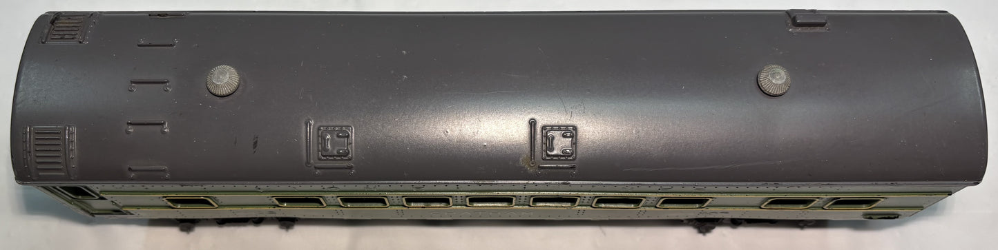 Lionel Post War 2402 O Gauge Chatham Pullman Passenger Car