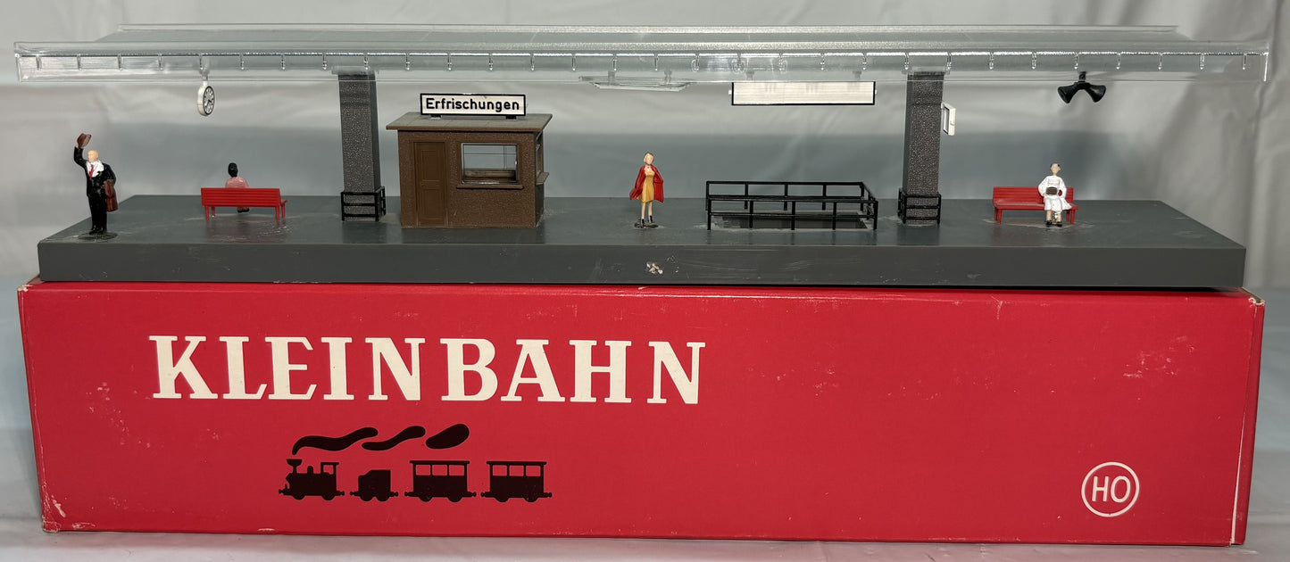 Kleinbahn 450 Bahnsteig (station platform)