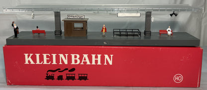 Kleinbahn 450 Bahnsteig (station platform)