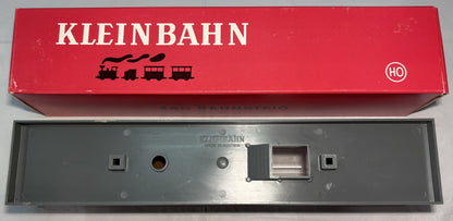 Kleinbahn 450 Bahnsteig (station platform)