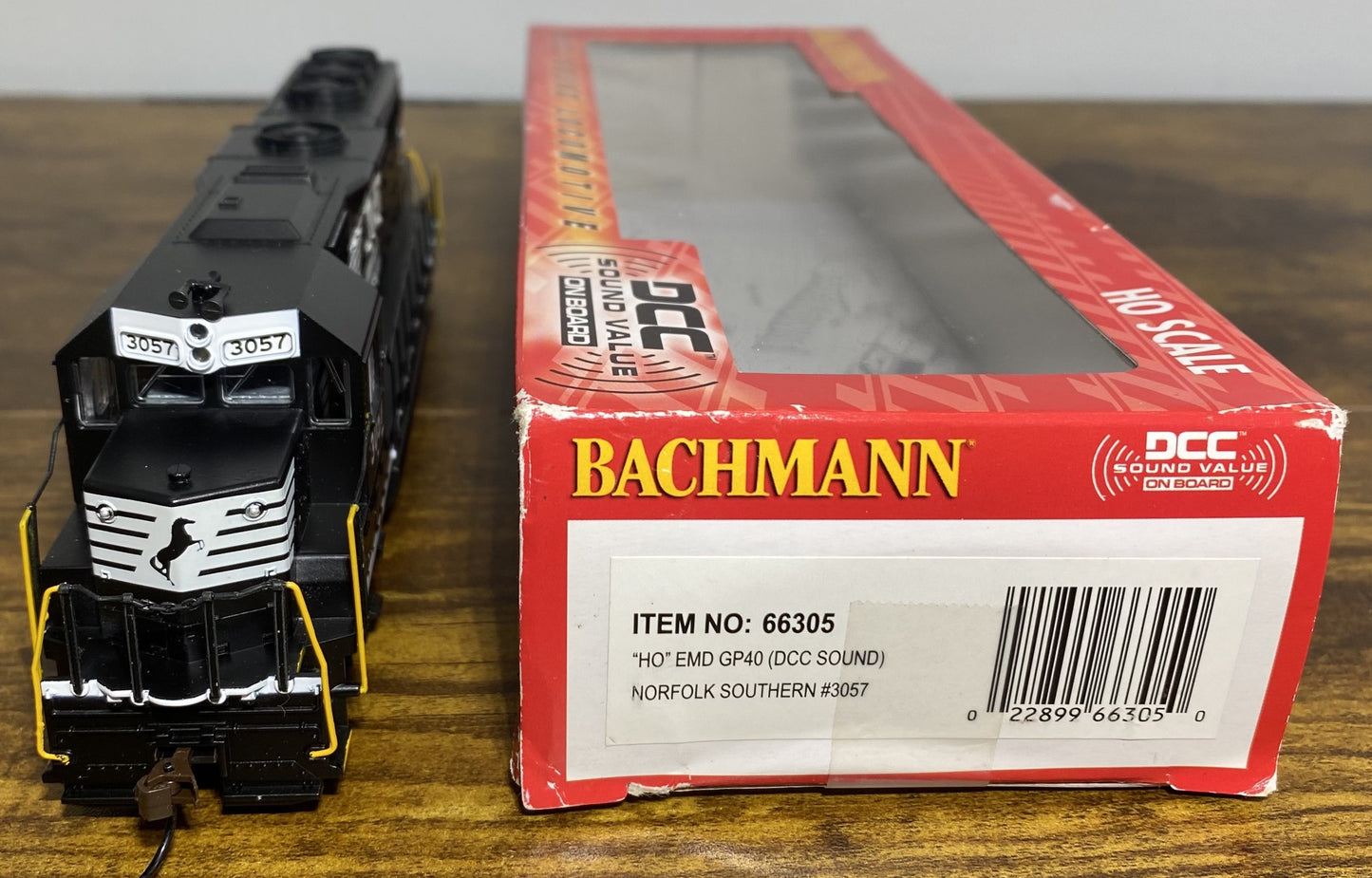 Bachmann 66305 HO Norfolk Southern EMD GP40 Diesel Locomotive Sound/DCC #3057