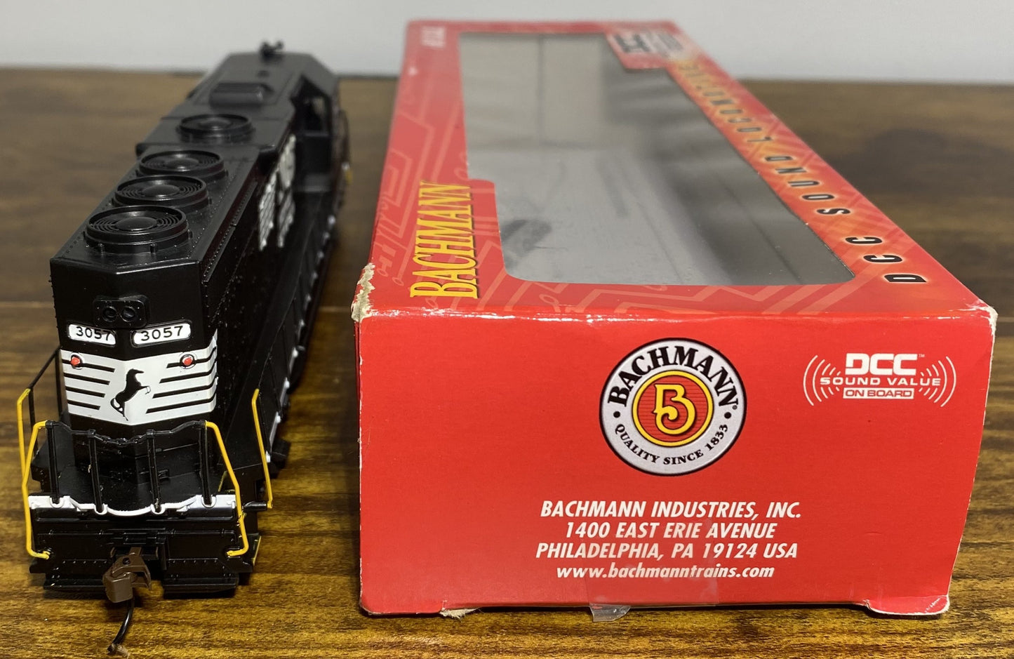 Bachmann 66305 HO Norfolk Southern EMD GP40 Diesel Locomotive Sound/DCC #3057