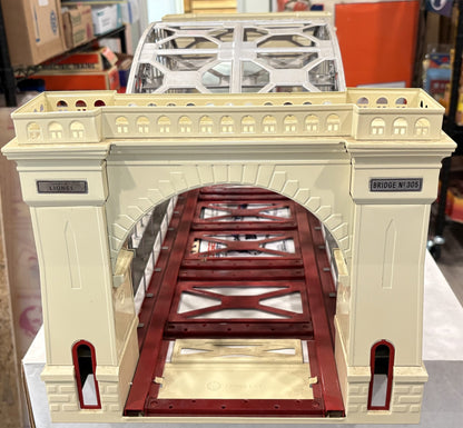 Lionel 32999 Standard Gauge Hellgate Bridge (Red and Cream)