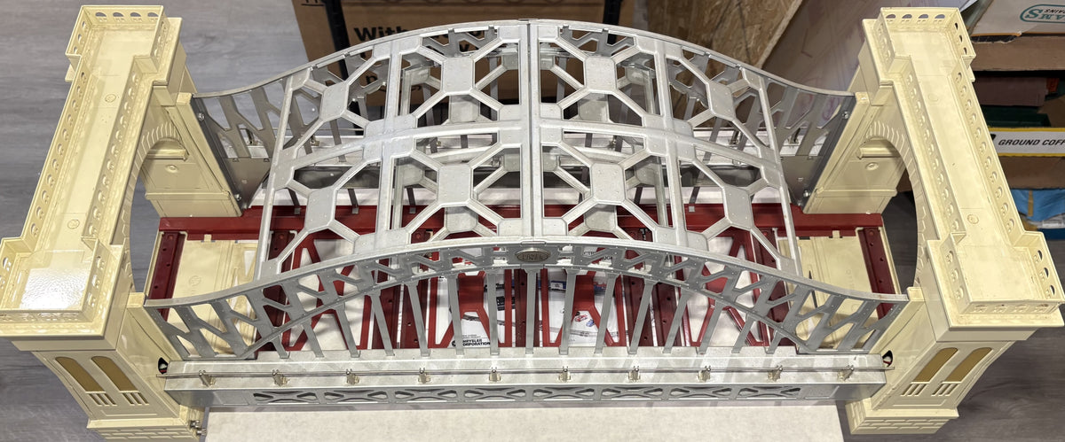 Lionel 32999 Standard Gauge Hellgate Bridge (Red and Cream)