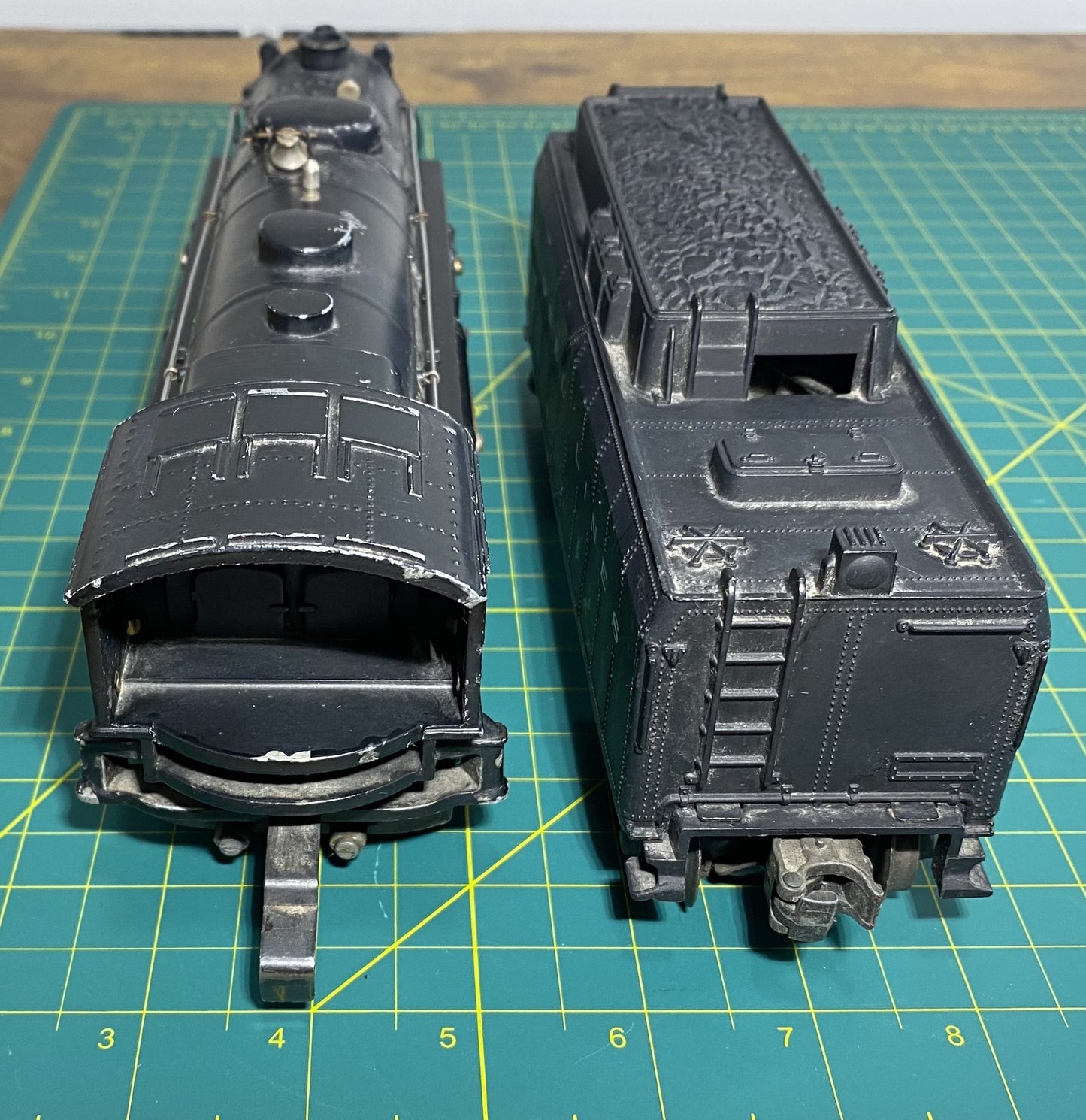 Lionel Post War #1666 Steam Locomotive  Tender