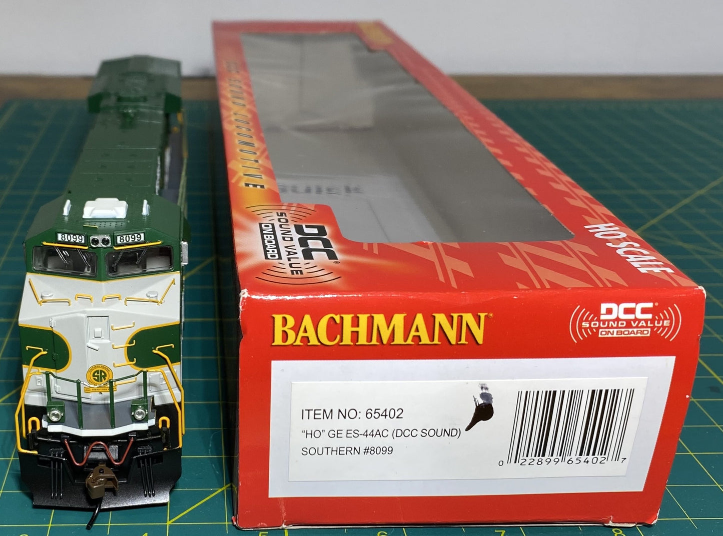 Bachmann 65402 Southern GE ES44AC Diesel Locomotive Sound/DCC #8099