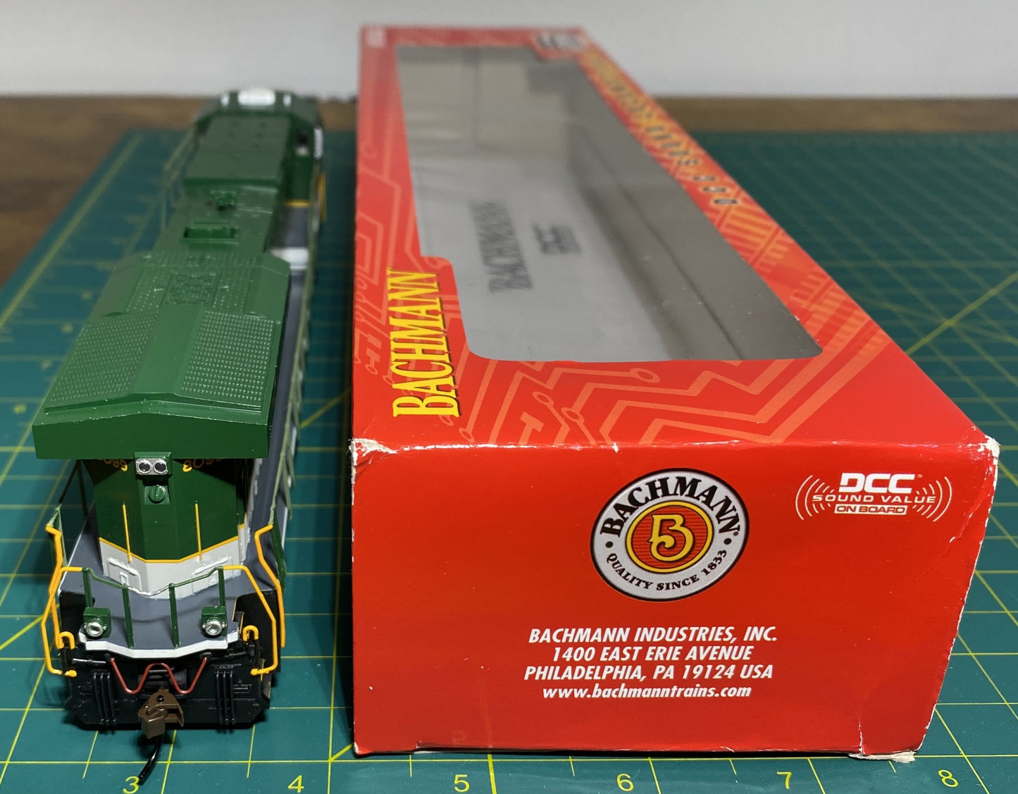Bachmann 65402 Southern GE ES44AC Diesel Locomotive Sound/DCC #8099