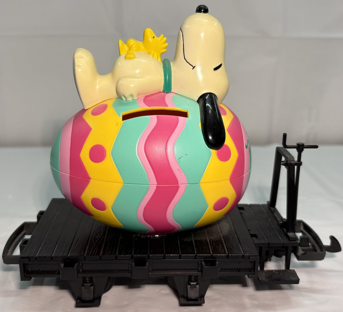 LGB G Scale Custom Flat Car – Easter, Snoopy
