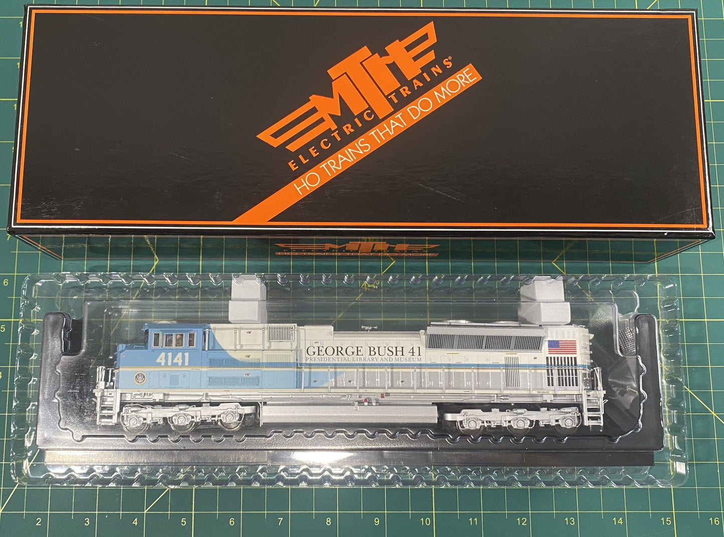 George H. Bush HO Scale MTH 80-2396-1 HO SD70ACe Diesel Engine w/Proto-Sound 3.0