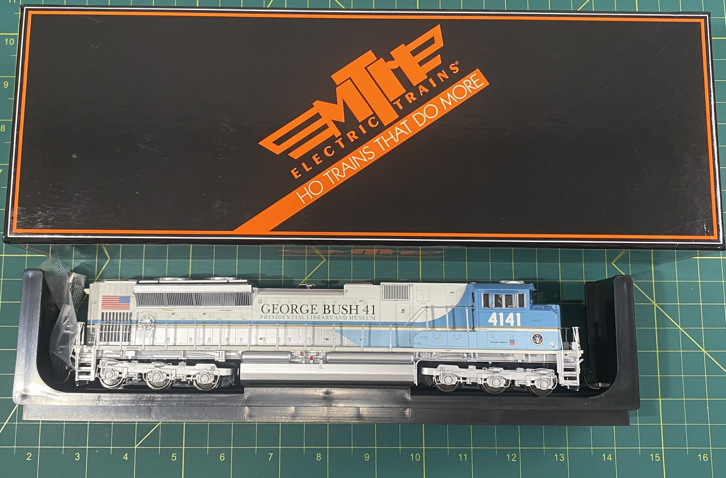 George H. Bush HO Scale MTH 80-2396-1 HO SD70ACe Diesel Engine w/Proto-Sound 3.0