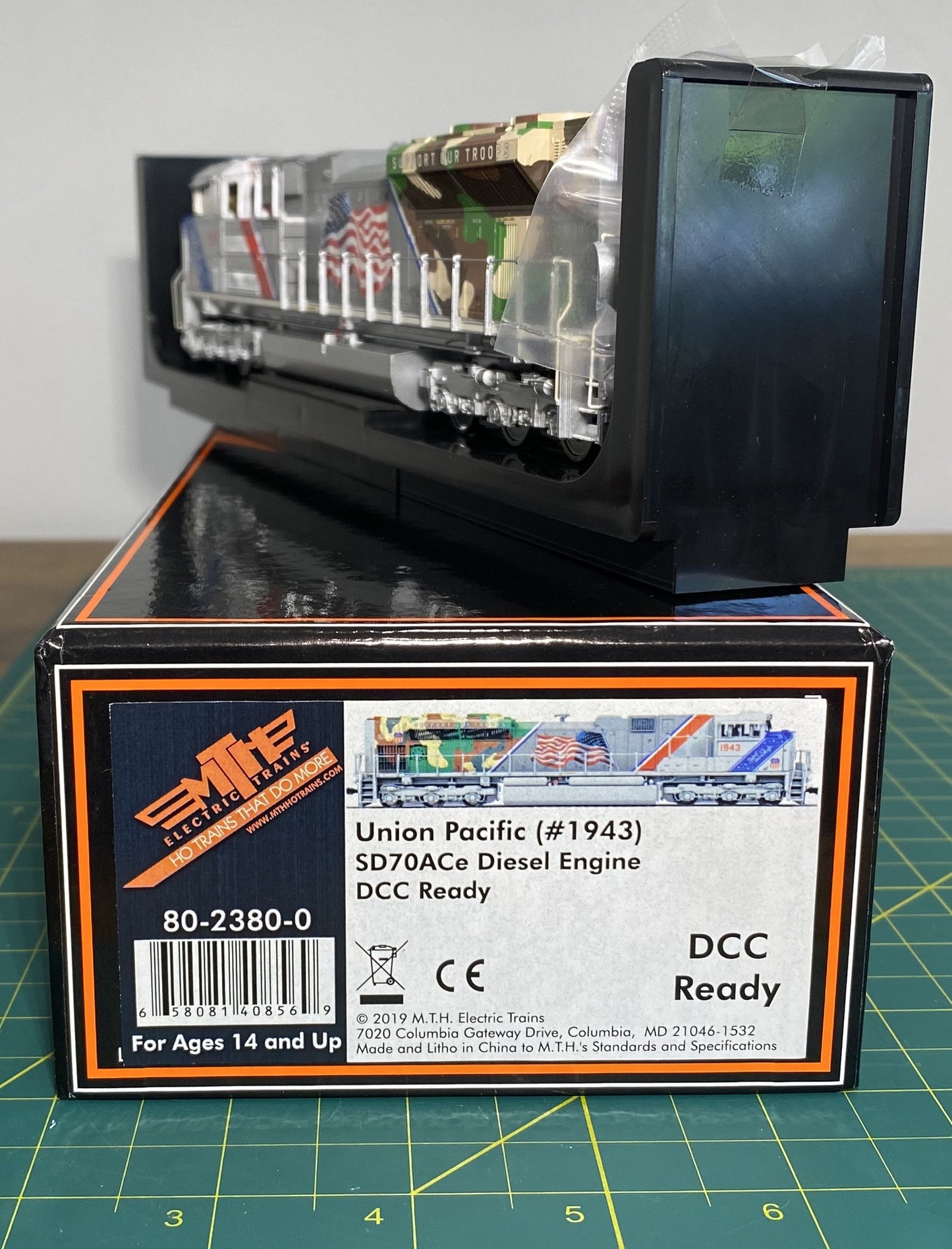 Union Pacific HO Scale MTH 80-2380-0 SD70ACe Diesel Engine (DCC Ready)