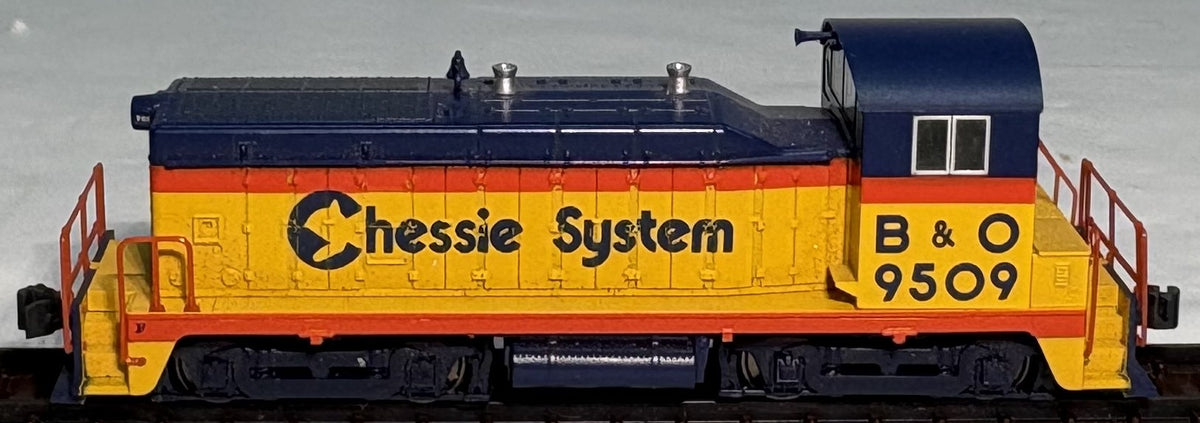 Kato 176-4357 N Chessie System EMD NW2 Diesel Locomotive #9509