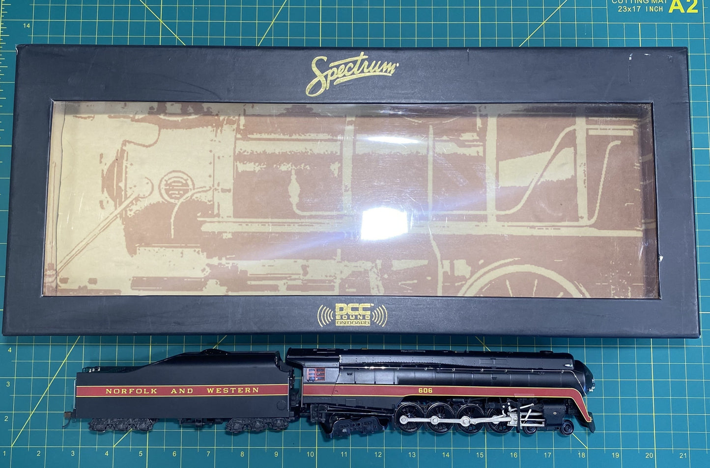 Bachmann 83902 Norfolk & Western J 4-8-4Steam Locomotive #606