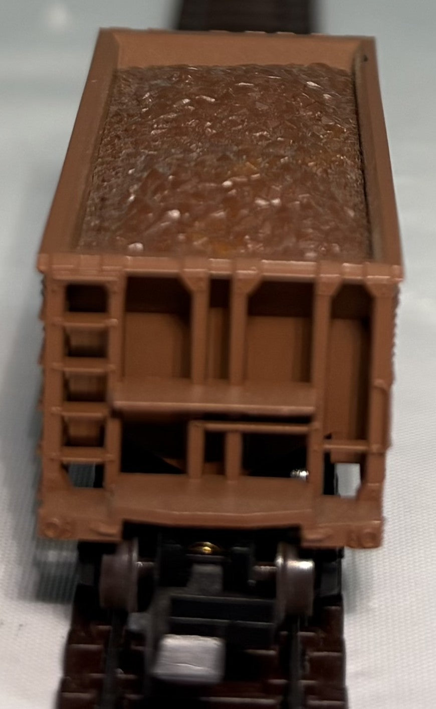 Atlas 3204 N Scale Bessemer & Lake Erie 70 Ton Ore Car with Load