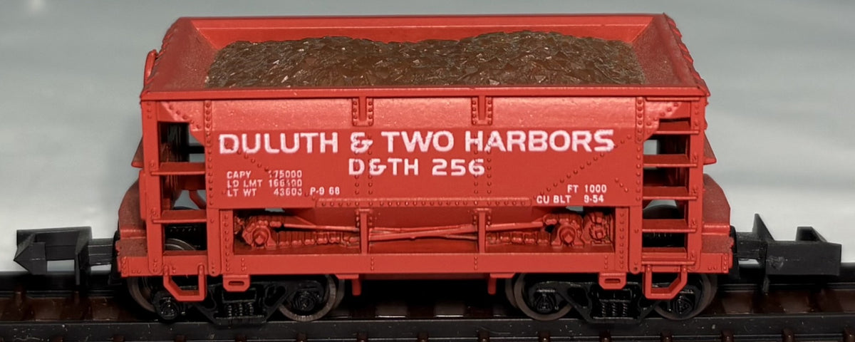 Atlas 3208 N Scale Duluth & Two Harbors Ore Car #256