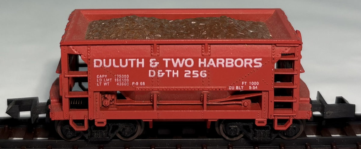Atlas 3208 N Scale Duluth & Two Harbors Ore Car #256