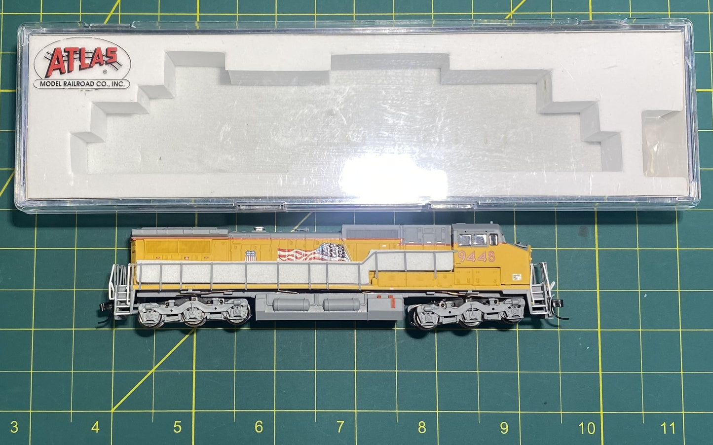 Atlas GE Dash 8-41CW Standard DC Master Silver Union Pacific #9448 (Armour Yellow, gray, red; Yellow Frame Stripe) – ATL50000911